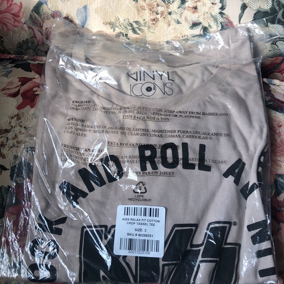 Last chance! - NWT! Vinyl Icons Kiss shirt! 💋 - Picture 7 of 8